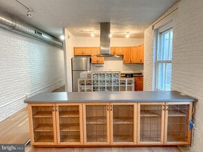 Building Photo - 212 Race St