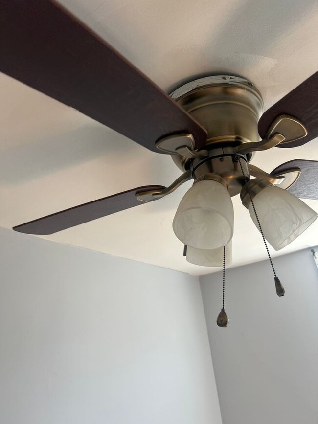 Building Photo - Charming Modern 3 Bedroom w/ Washer & Dryer & Optional 4th Bedroom in Basement | Overbrook