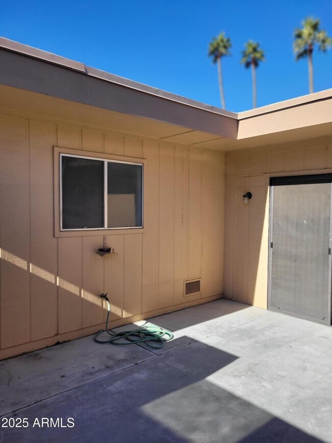 Building Photo - 10060 W Royal Oak Rd