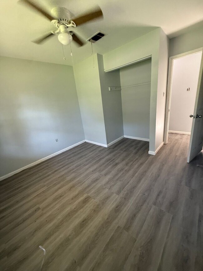 Building Photo - 7467 Glenetta Ct