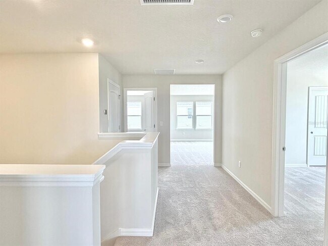 Building Photo - 6985 Oak Commons Way