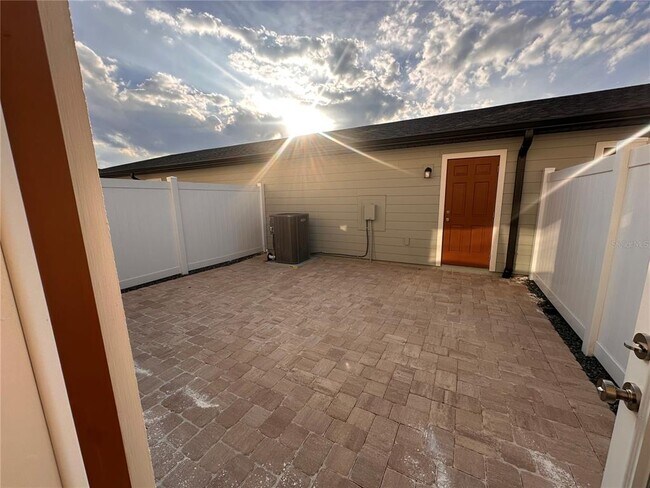 Building Photo - 17592 Northlake Grv Dr