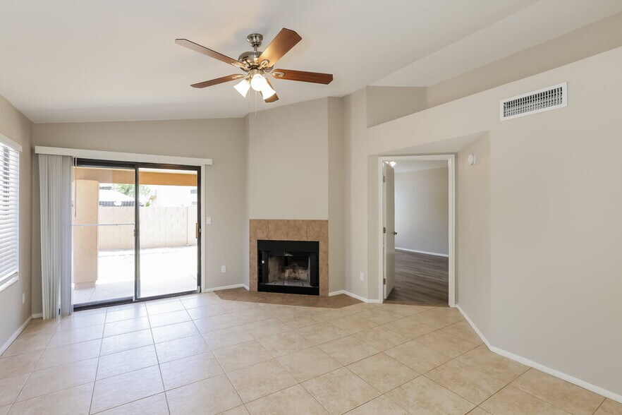 Building Photo - 4517 E Rosemonte Dr