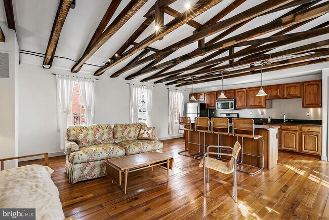 Building Photo - 8 E Madison St