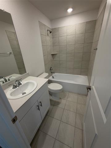 Building Photo - 2203 Rannoch St