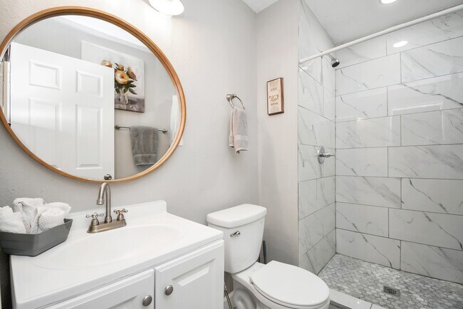 Building Photo - 4710 Paradise Ln