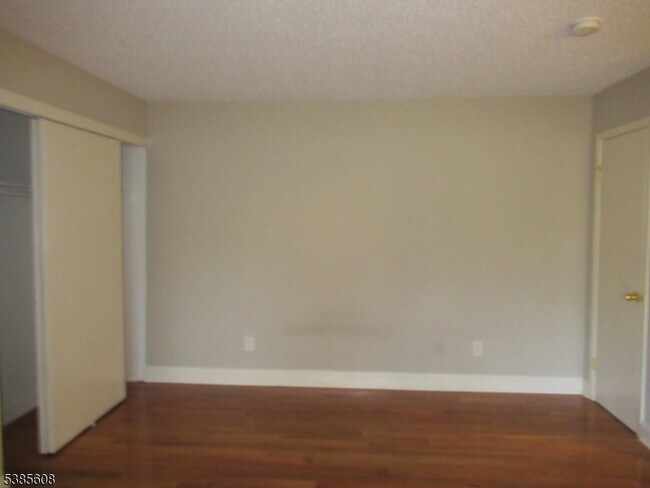 Building Photo - 133 Woods Edge Dr