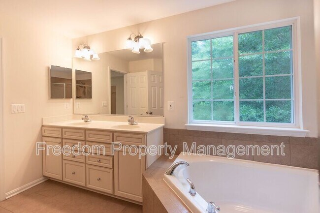 Building Photo - 4100 Presidential Hill Loop