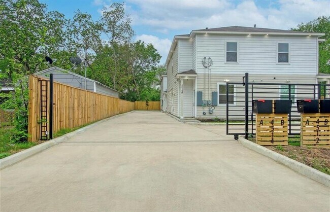 Primary Photo - 4512 Brinkley St