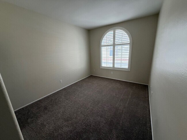 Building Photo - Beautiful Camarillo Townhome