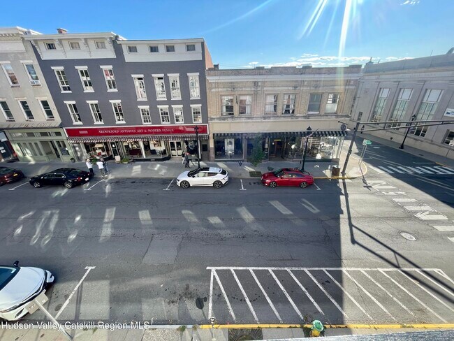 Building Photo - 602 Warren St