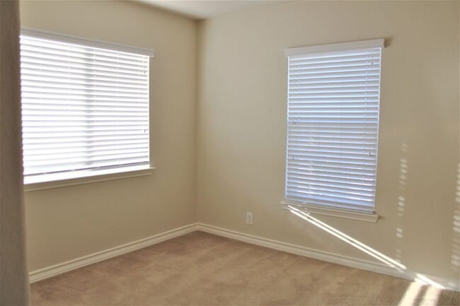 Building Photo - MEADOW OAKS