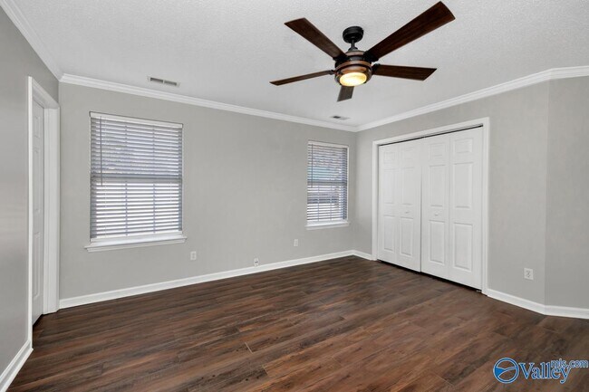 Building Photo - 103 N W Sugar Bluff Ln