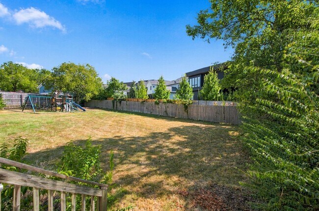Building Photo - 2023 Galbraith Dr
