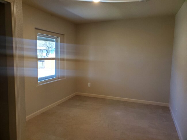 Building Photo - 118 Esmeralda Dr