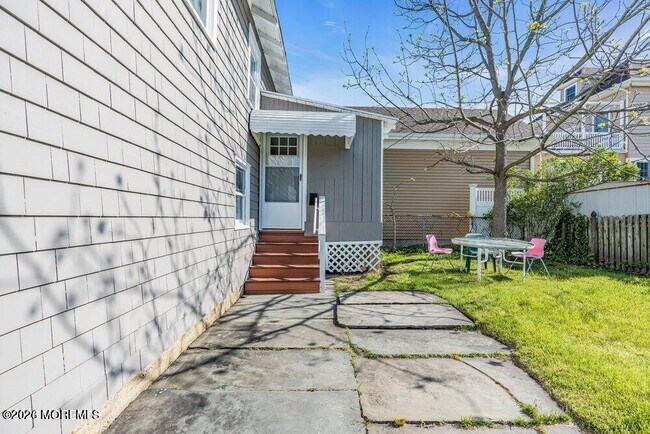 Building Photo - 504 8th Ave