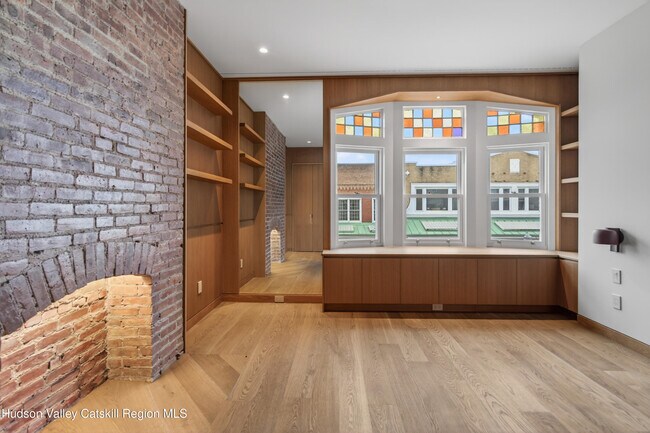 Building Photo - 316 Wall St