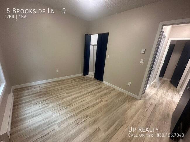 Building Photo - 5 Brookside Ln