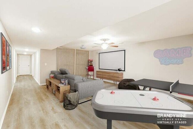 Building Photo - APPLY NOW! 5BED 3BATH