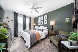 Building Photo - Fully Furnished 1 Bedroom in the heart of ...