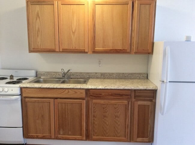 Building Photo - 2 Bedroom 1 Bath 2nd Floor Apartment in East End of York City
