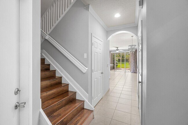 Building Photo - 8080 Briantea Dr