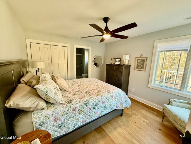 Building Photo - 16 Newton St