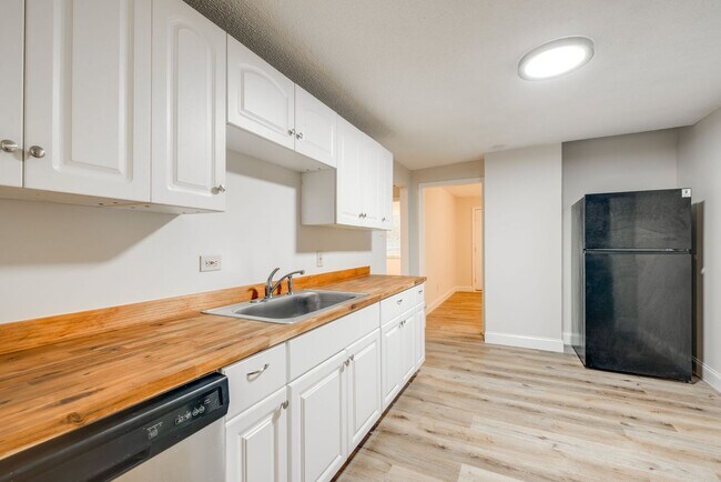 Building Photo - 91 Circle Dr