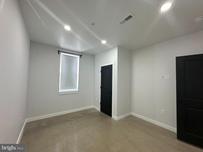 Building Photo - 501 N Cannon Ave