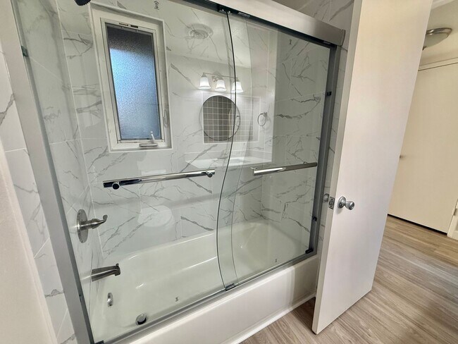 Building Photo - SANTA CLARA - Remodeled unit with patio, two parking spaces, community pool