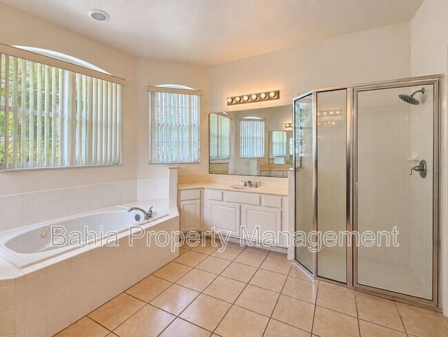 Building Photo - 3525 Sunset Isles Blvd