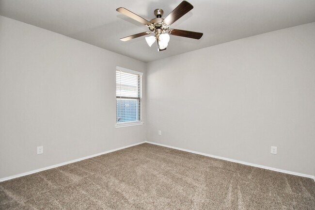 Building Photo - 3947 Country Club Dr