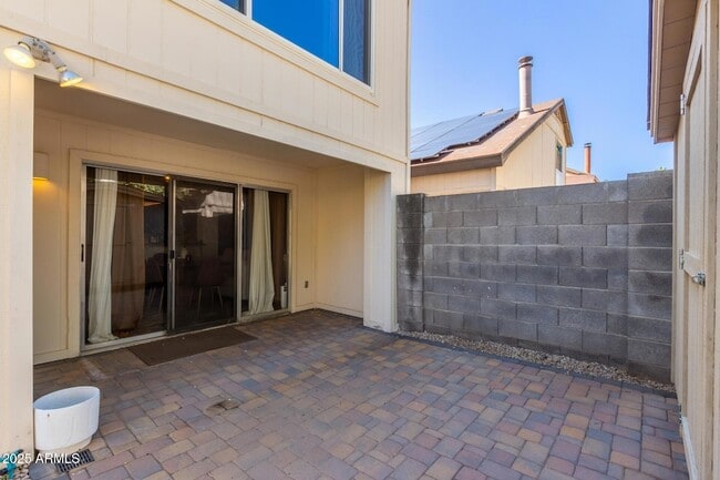 Building Photo - 518 E Kerry Ln