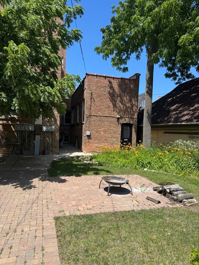 Building Photo - 2610 Flossmoor Rd