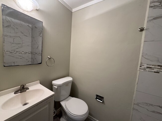 Building Photo - 5 Bedroom Near GCU