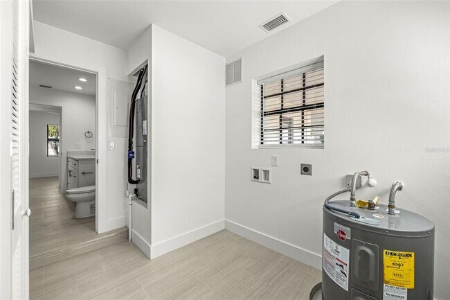 Building Photo - 3114 W Tampa Bay Blvd