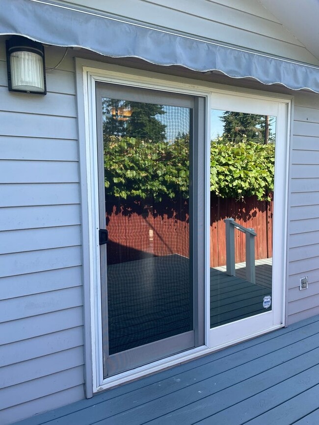 Building Photo - 2 BR/1.75 BA home in Edmonds