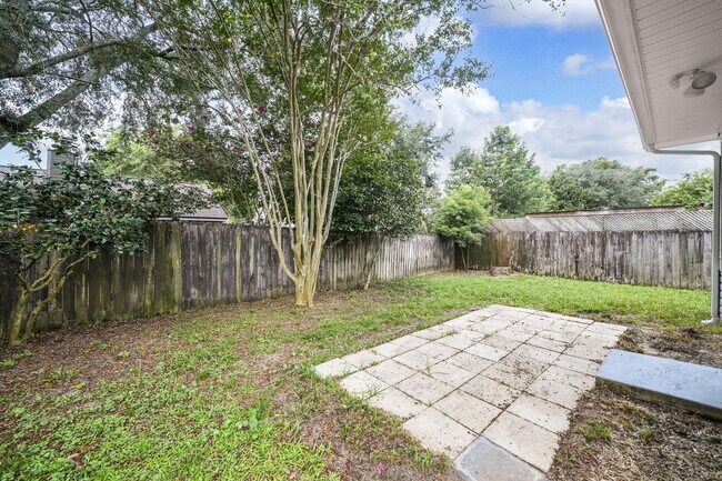 Building Photo - 3930 Balsam Dr