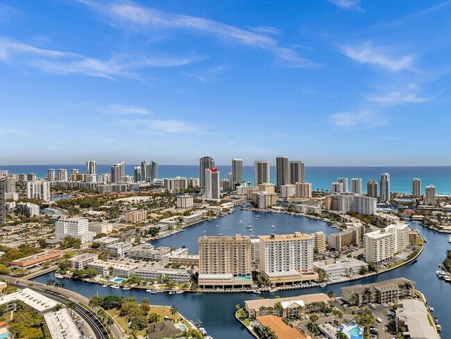 Building Photo - 401 Golden Isles Dr