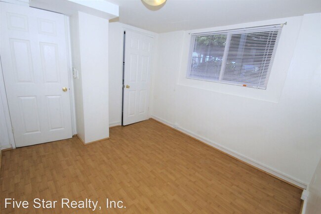 Building Photo - 758 Isenberg St