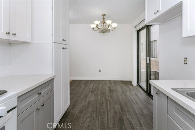 Building Photo - 914 E Elk Ave