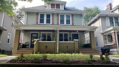 Building Photo - Historic Garfield Park Neighborhood Charmer!