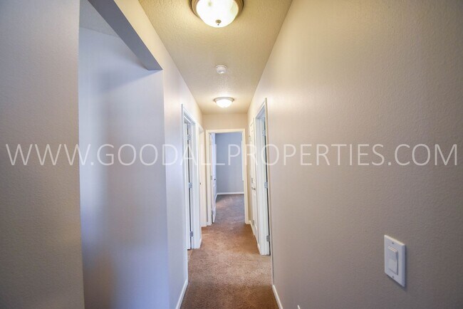 Building Photo - 1255 SE Waddell Way