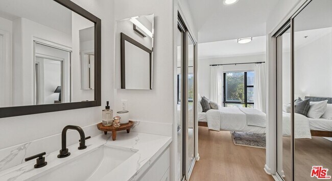 Building Photo - 290 N Hudson Ave