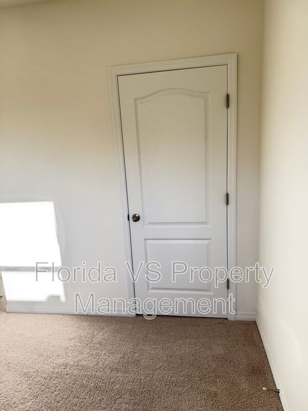 Building Photo - 804 Horsetail Dr