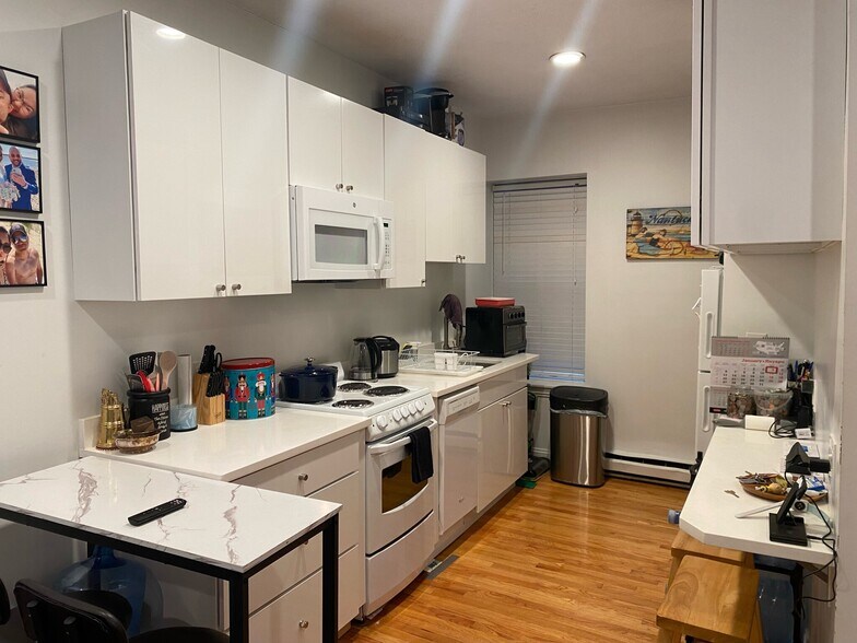 Building Photo - 57 Westland Ave