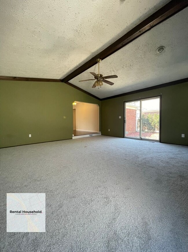 Building Photo - Stunning 3 Bedroom Oasis in Livonia-Move-In Ready!!