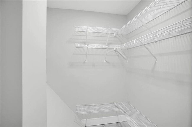 Building Photo - 2271 Cresta Dr