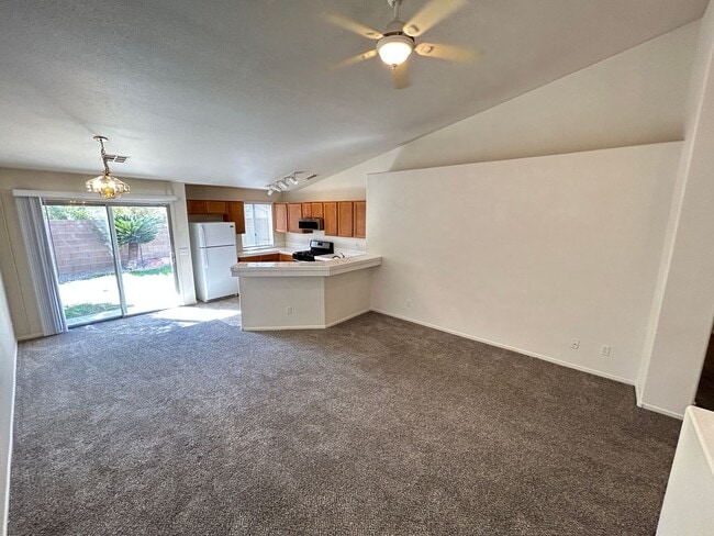 Building Photo - Cozy 3Bed/2Bath/2Car Residence located in beautiful Summerlin!