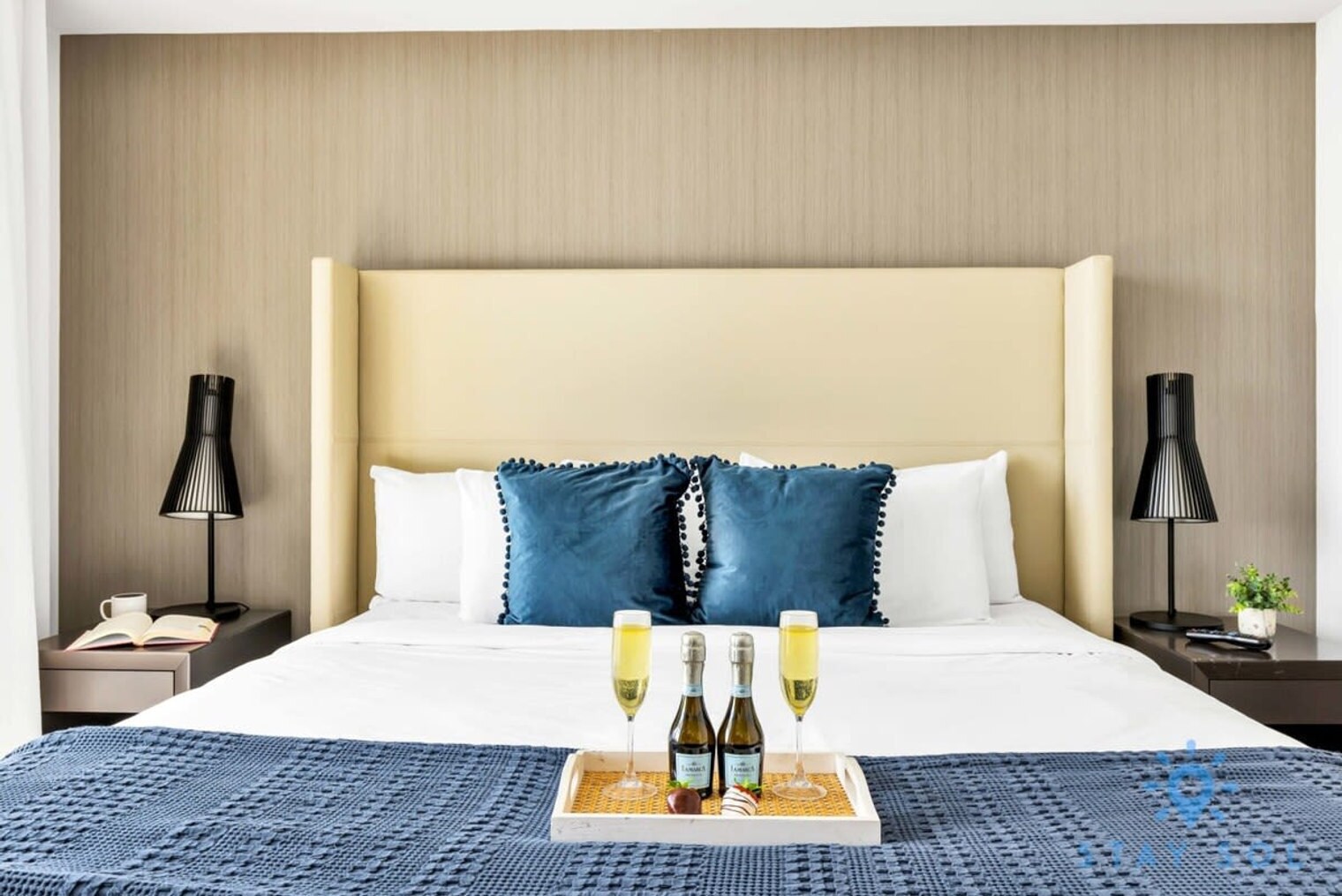 Building Photo - 4010 S Ocean Dr